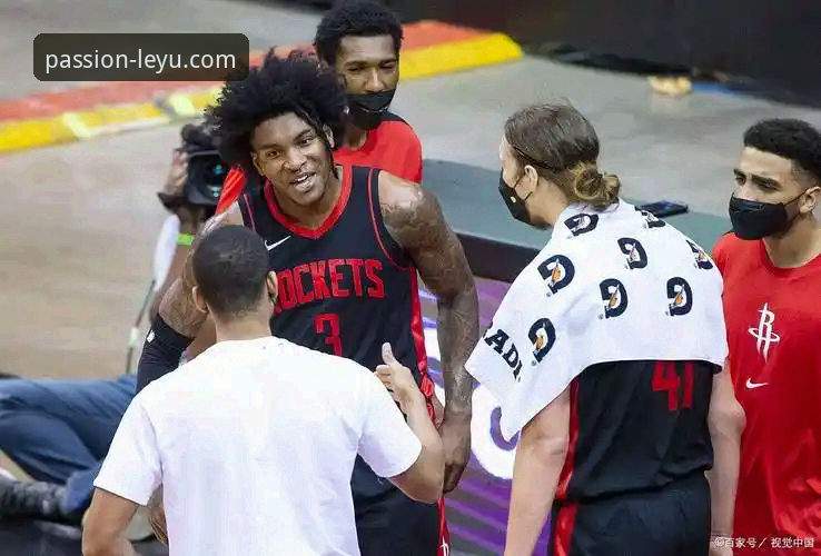 乐鱼体育苹果版 米切尔的爆发vs班凯罗的孤勇:一场东部卡位战的战术博弈